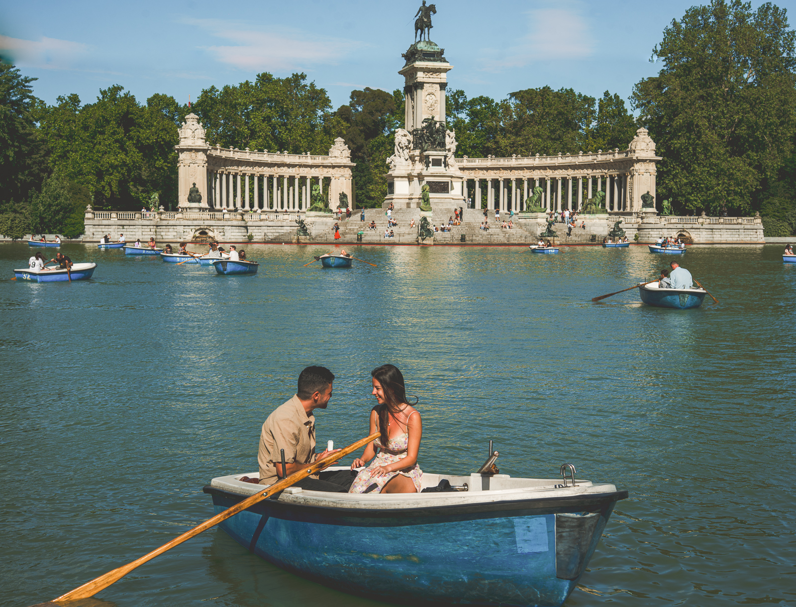 Romantic spot to propose in Madrid, Retiro Park at golden light