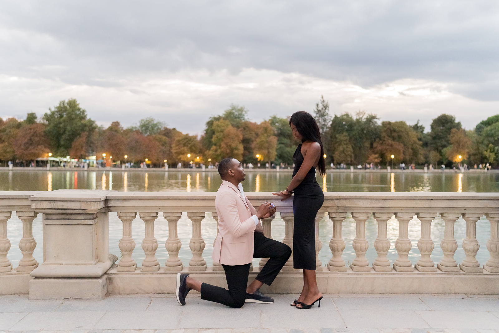 Retiro Park Great Pond Madrid surprise proposal photographer Petra Majerova